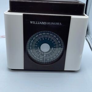 Vintage Williams Sonoma food scale. Works great!